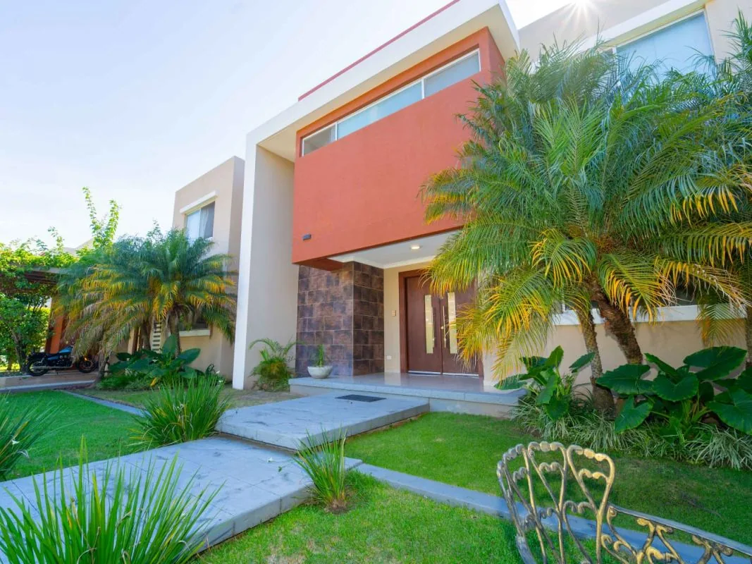 Casa de 5 dormitorios en Colinas del Urubo Sector I — foto 1