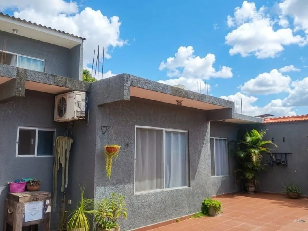 Casa de 6 dormitorios en AV CENTINELAS DEL CHACO A MEDIA CUADRA DEL CUARTO ANILLO — foto 3