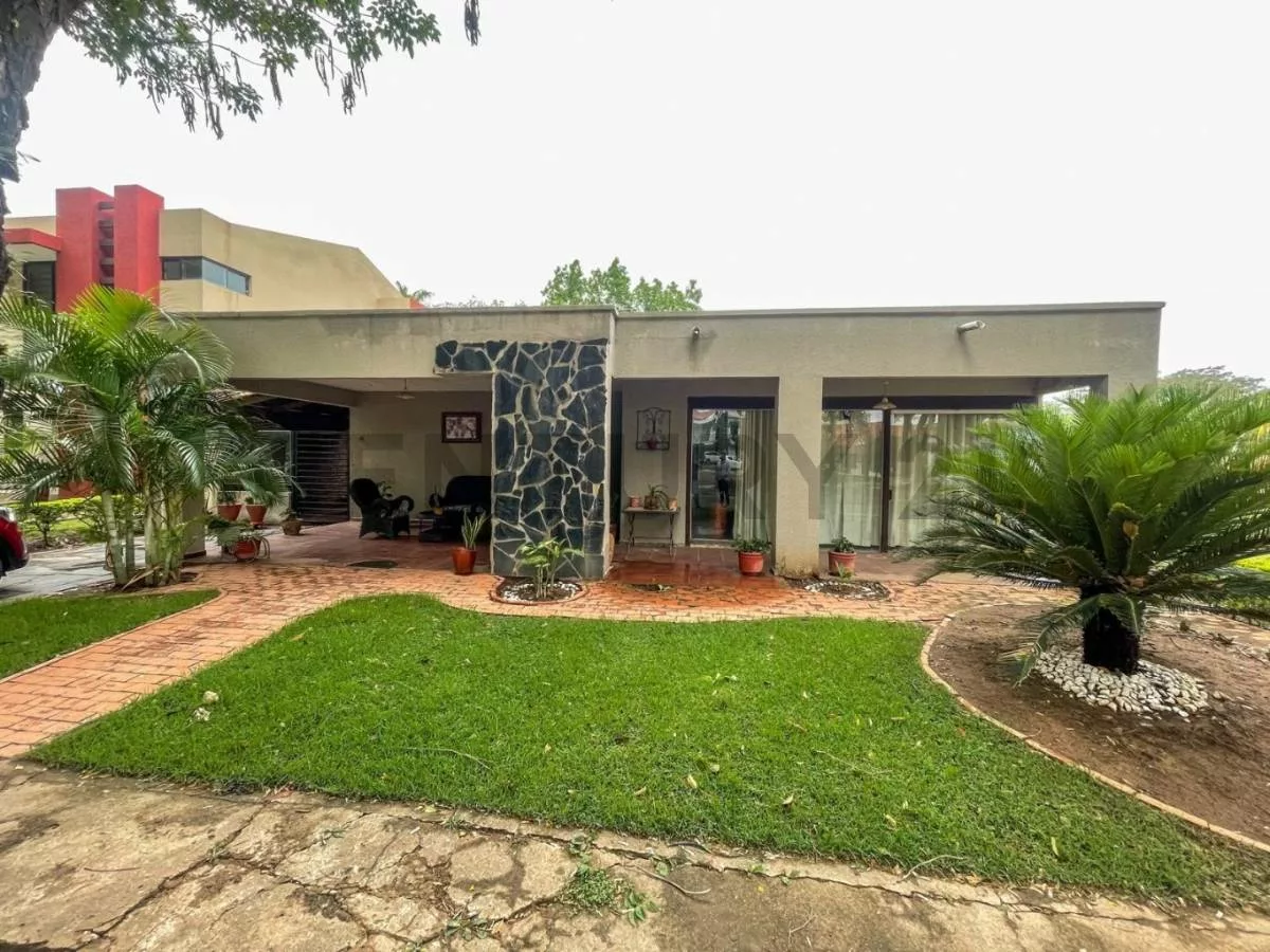 Casa de una planta en Condominio La Casona
