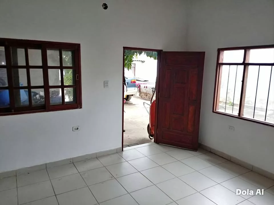Casa con local comercial en Satélite Norte