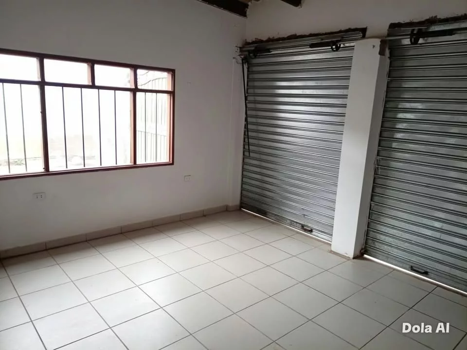 Casa con local comercial en Satélite Norte — foto 3