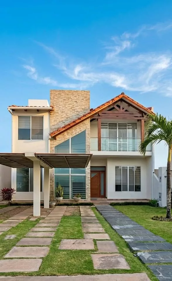 Casa con piscina en Condominio La Serena