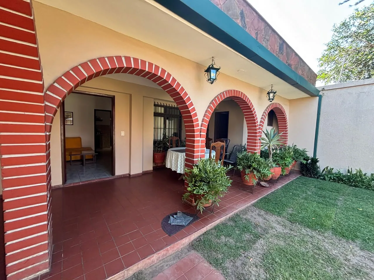 Casa de 5 dormitorios en Este — foto 1