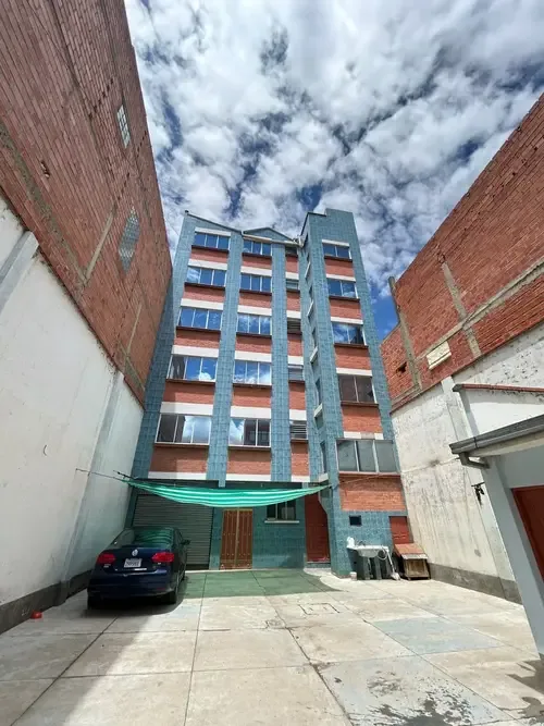 Casa de 9 dormitorios en Villa Adela