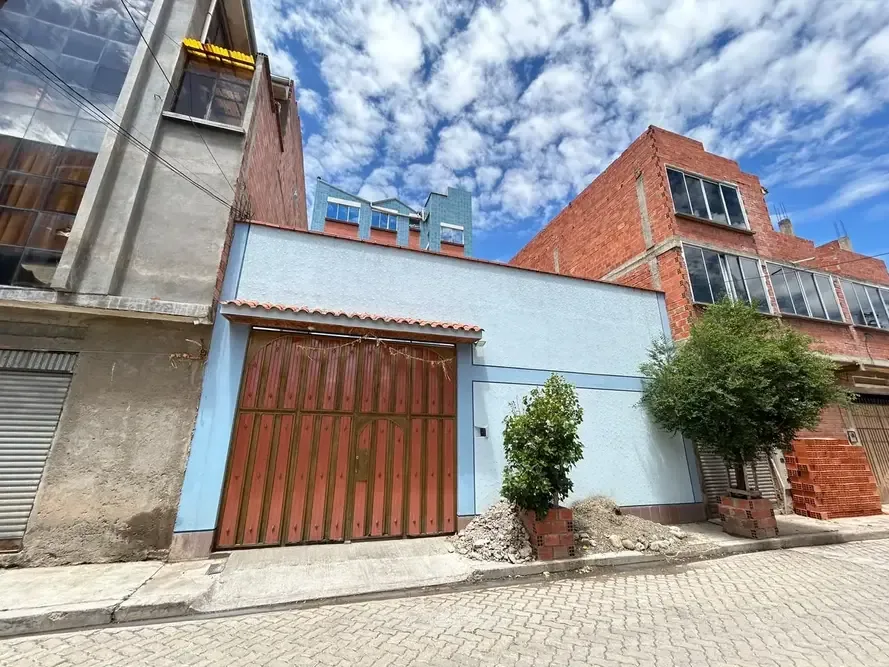Casa de 9 dormitorios en Villa Adela — foto 2