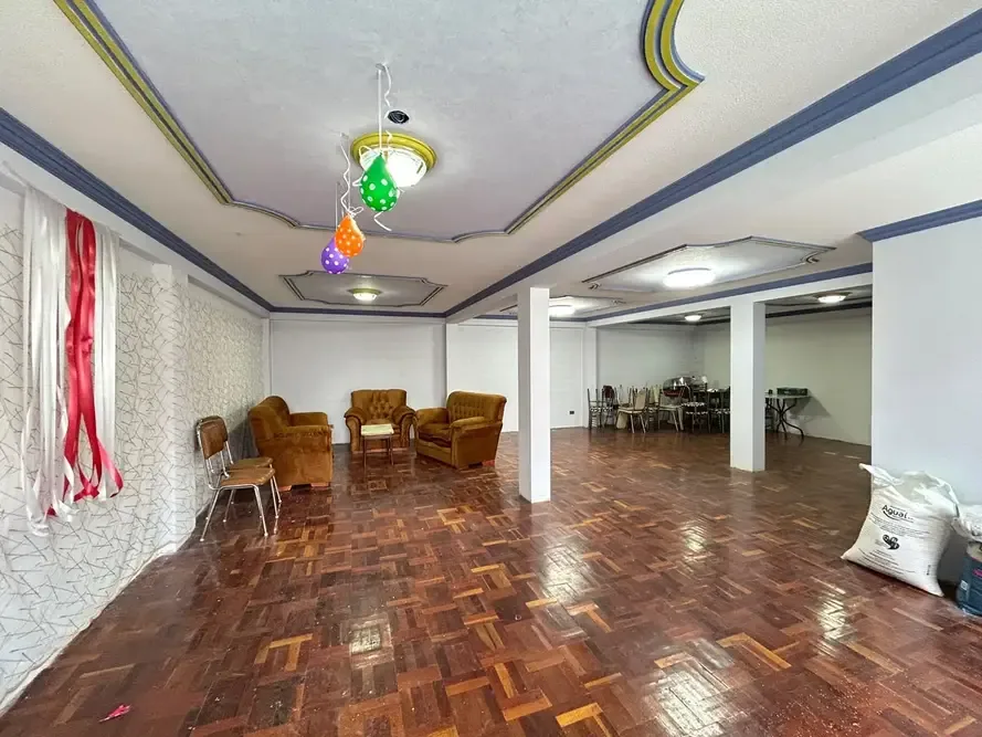 Casa de 9 dormitorios en Villa Adela — foto 3