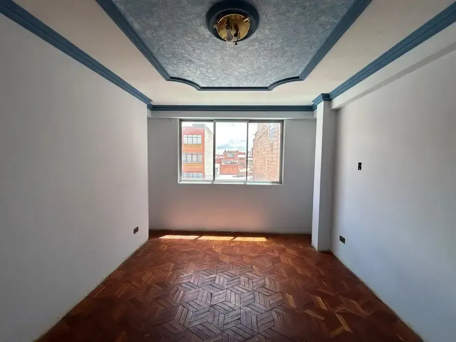 Casa de 9 dormitorios en Villa Adela — foto 4