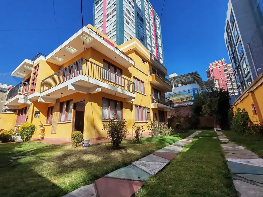 Casa de 7 dormitorios en Cota Cota — foto 1