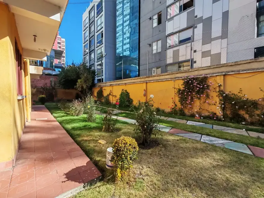 Casa de 7 dormitorios en Cota Cota — foto 3