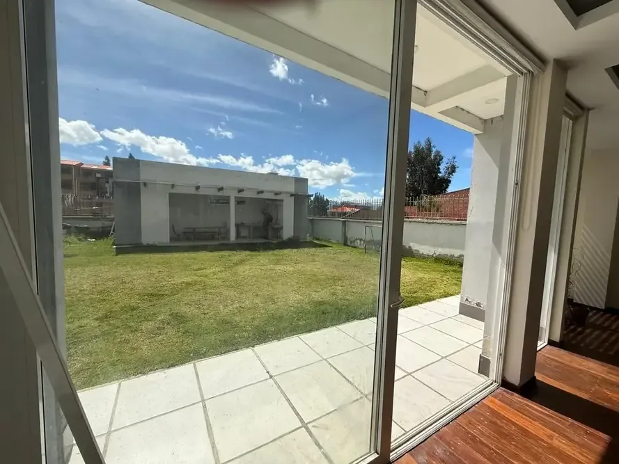 Casa de 5 dormitorios en Sur — foto 3
