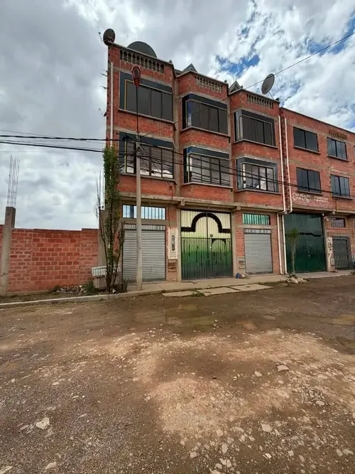 Casa de 10 dormitorios en Senkata — foto 1