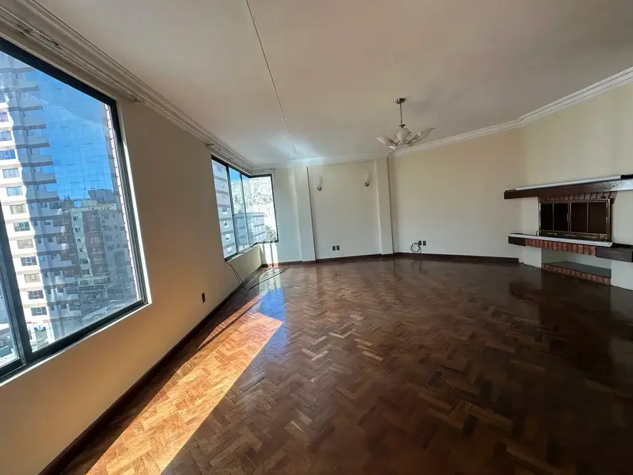 Dúplex de 4 dormitorios en Obrajes — foto 1