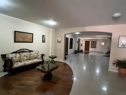 Departamento de 4 dormitorios en Queru Queru — foto 1