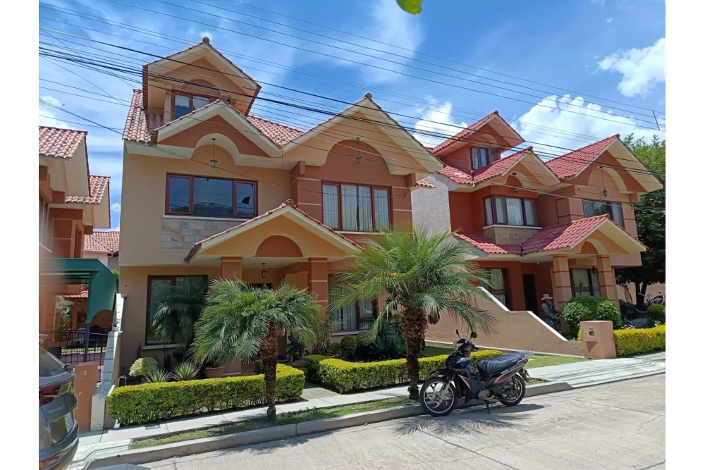 Casa de 4 dormitorios en Sarco — foto 2