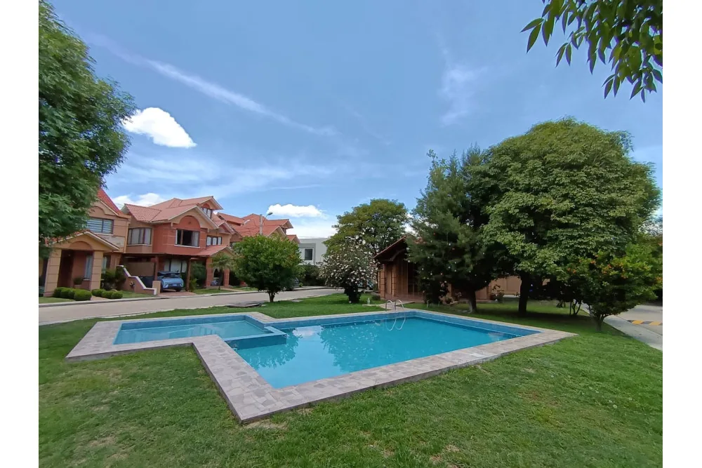 Casa de 4 dormitorios en Sarco — foto 3