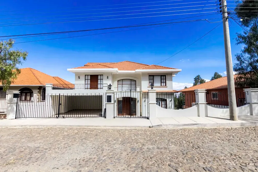 Casa de 4 dormitorios en Queru Queru Alto — foto 3