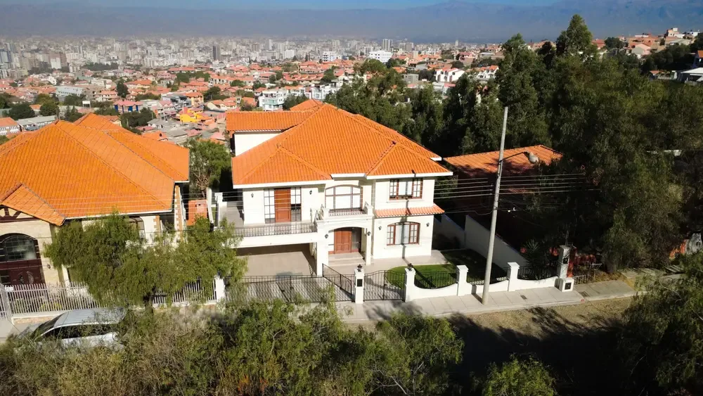 Casa de 4 dormitorios en Queru Queru Alto — foto 4