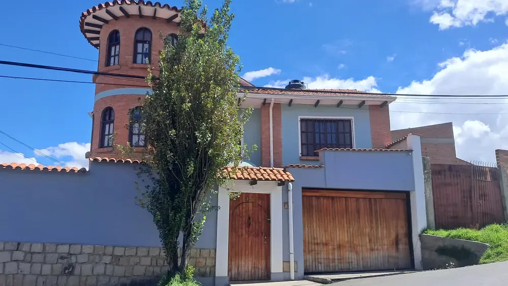 Casa de 5 dormitorios en Cota Cota — foto 1