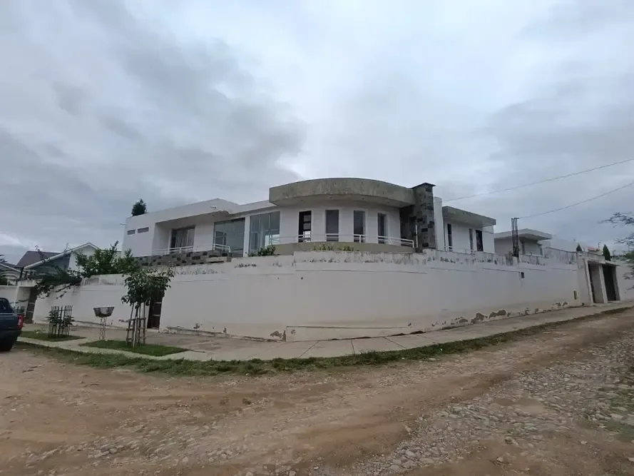 Casa de 6 dormitorios en Noroeste — foto 1