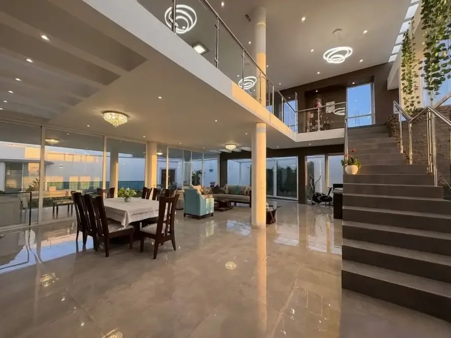 Casa de 5 dormitorios en Sureste — foto 3